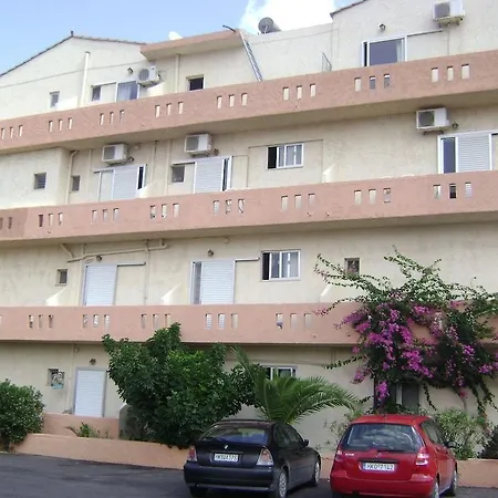Australia Hotel